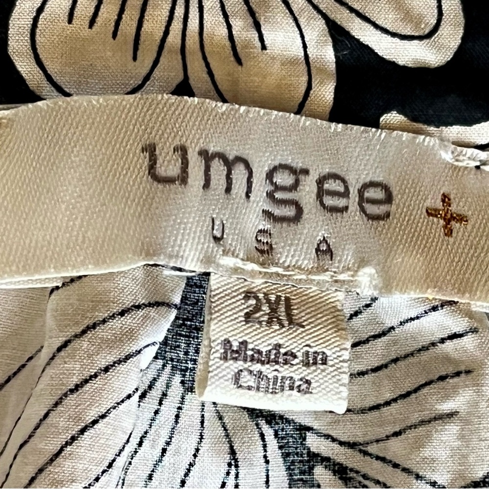 Umgee Monochrome Floral Top - Picture 13 of 14